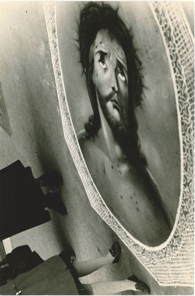 Calogero Cascio : Roma - Cristo sulla strada disegnato da un ambulante  - Asta Fotografia - Associazione Nazionale - Case d'Asta italiane