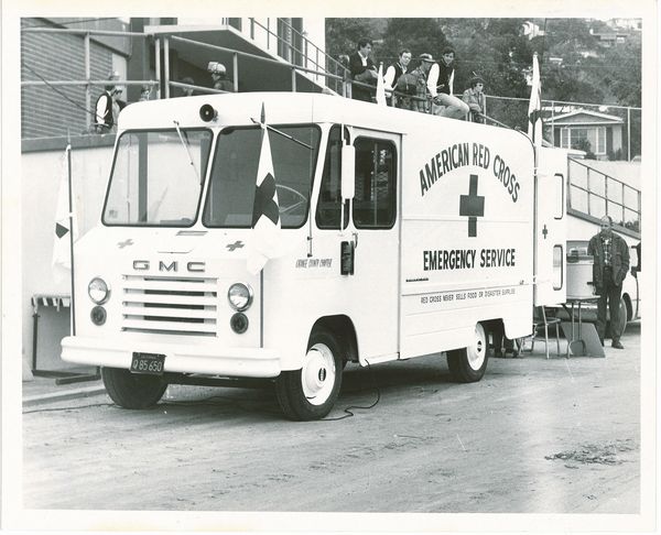 Guy L. Stulz : lotto di 5 fotografie Senza titolo (Laguna Beach Rock)  - Asta Fotografia - Associazione Nazionale - Case d'Asta italiane