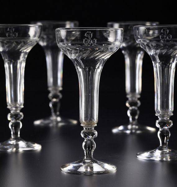 Nove coppe da champagne con monogramma R, 1920 circa.<BR>  - Asta  Arredi per la tavola - Associazione Nazionale - Case d'Asta italiane