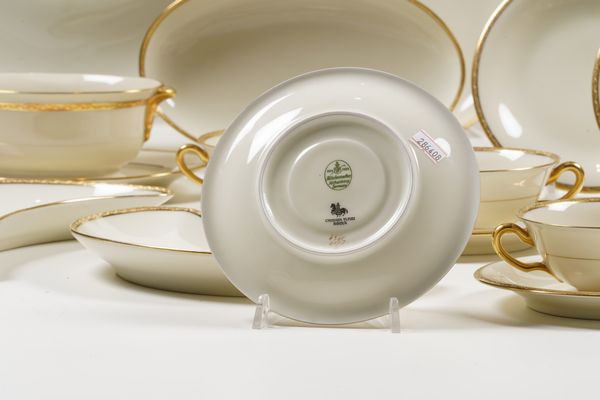 Servizio da tavola. <BR>Germania, Manifattura Hutschenreuther, XX secolo.  - Asta  Arredi per la tavola - Associazione Nazionale - Case d'Asta italiane