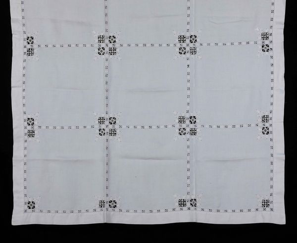 Lotto di tre tovaglie.  - Asta  Arredi per la tavola - Associazione Nazionale - Case d'Asta italiane