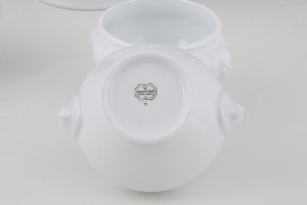 Quattordici ciotole da brodo e una zuppiera, XX secolo.  - Asta  Arredi per la tavola - Associazione Nazionale - Case d'Asta italiane