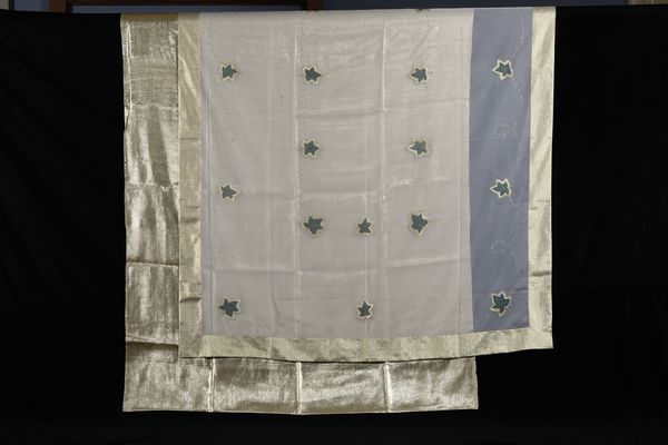 Tovaglia con dodici tovaglioli.  - Asta  Arredi per la tavola - Associazione Nazionale - Case d'Asta italiane