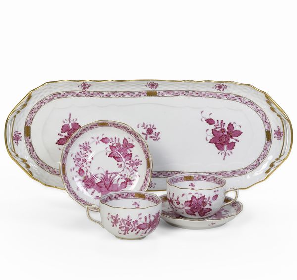 Un vassoio, due tazze e due piattini.<BR>Ungheria, Manifattura Herend, XX secolo.  - Asta  Arredi per la tavola - Associazione Nazionale - Case d'Asta italiane