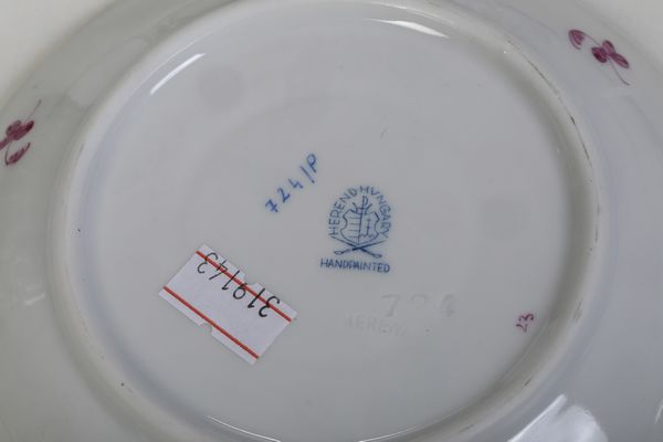 Un vassoio, due tazze e due piattini.<BR>Ungheria, Manifattura Herend, XX secolo.  - Asta  Arredi per la tavola - Associazione Nazionale - Case d'Asta italiane
