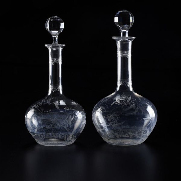 Due bottiglie con tappo Mimosa.<BR>Francia, Manifattura Baccarat, inizi del XX secolo.  - Asta  Arredi per la tavola - Associazione Nazionale - Case d'Asta italiane