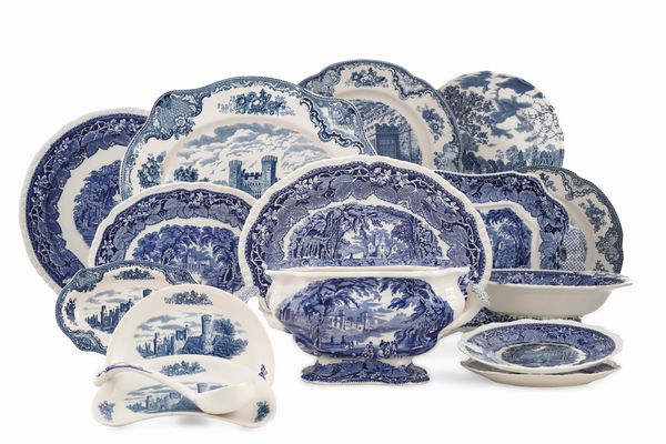 Servizio di piatti misto.<BR>Inghilterra, Manifatture Mason's e Johnson Bros, XX secolo.  - Asta  Arredi per la tavola - Associazione Nazionale - Case d'Asta italiane