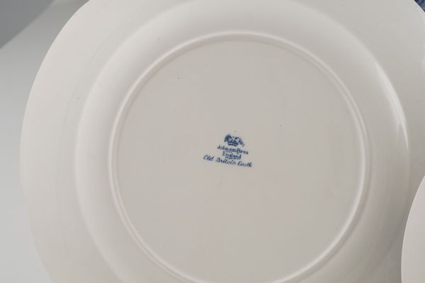 Servizio di piatti misto.<BR>Inghilterra, Manifatture Mason's e Johnson Bros, XX secolo.  - Asta  Arredi per la tavola - Associazione Nazionale - Case d'Asta italiane