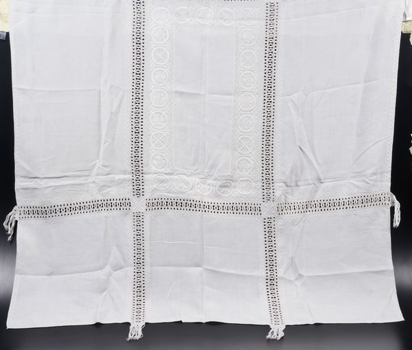 Due tovaglie da t.  - Asta  Arredi per la tavola - Associazione Nazionale - Case d'Asta italiane