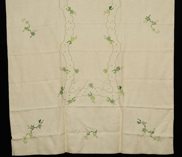 Tovaglia con sedici tovaglioli.  - Asta  Arredi per la tavola - Associazione Nazionale - Case d'Asta italiane