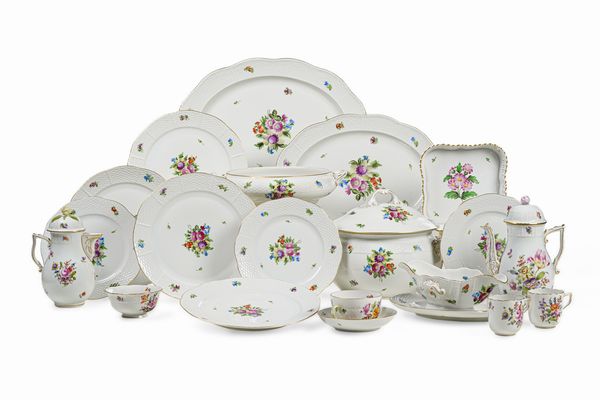 Parte di servizio da tavola Bouquet de Saxe.<BR>Ungheria, Manifattura Herend, 1946 circa.  - Asta  Arredi per la tavola - Associazione Nazionale - Case d'Asta italiane