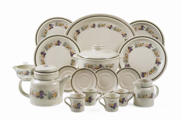 Servizio da tavola Harvest Garland.<BR>Inghilterra, Manifattura Royal Doulton, fine del XX secolo.<BR>  - Asta  Arredi per la tavola - Associazione Nazionale - Case d'Asta italiane