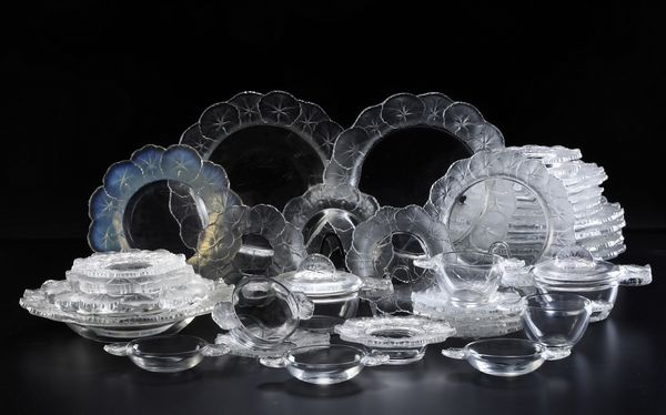 Servizio da dessert Honfleur.<BR>Francia, Manifattura Lalique, seconda met del XX secolo.<BR>  - Asta  Arredi per la tavola - Associazione Nazionale - Case d'Asta italiane