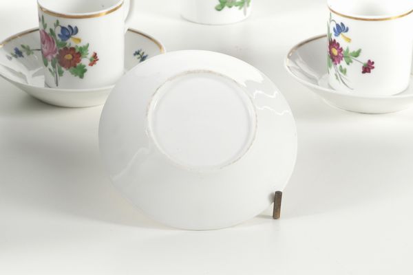 Sei tazze da caff con piattino.<BR>Francia, Probabilmente Parigi, inizio del XIX secolo.  - Asta  Arredi per la tavola - Associazione Nazionale - Case d'Asta italiane