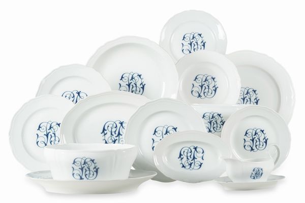 Servizio da tavola con monogramma DF.<BR>Doccia, Manifattura Richard Ginori, XX secolo.  - Asta  Arredi per la tavola - Associazione Nazionale - Case d'Asta italiane