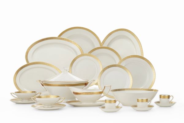 Servizio con bordo oro.<BR>Germania, Selb (Baviera), Manifattura Heinrich & Co., XX secolo.  - Asta  Arredi per la tavola - Associazione Nazionale - Case d'Asta italiane