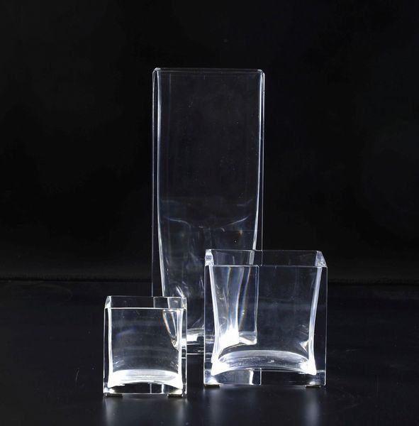 Tre vasi. <BR>Francia, Manifattura Baccarat, XX secolo.  - Asta  Arredi per la tavola - Associazione Nazionale - Case d'Asta italiane