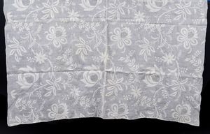 Due tovaglie da t.  - Asta  Arredi per la tavola - Associazione Nazionale - Case d'Asta italiane