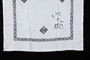 Lotto di tre tovaglie.  - Asta  Arredi per la tavola - Associazione Nazionale - Case d'Asta italiane