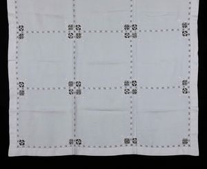 Lotto di tre tovaglie.  - Asta  Arredi per la tavola - Associazione Nazionale - Case d'Asta italiane