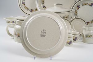 Servizio da tavola Harvest Garland.<BR>Inghilterra, Manifattura Royal Doulton, fine del XX secolo.<BR>  - Asta  Arredi per la tavola - Associazione Nazionale - Case d'Asta italiane