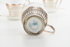 Sei piccole tazze con piattino.<BR>Inghilterra, Coalport, XX secolo.  - Asta  Arredi per la tavola - Associazione Nazionale - Case d'Asta italiane