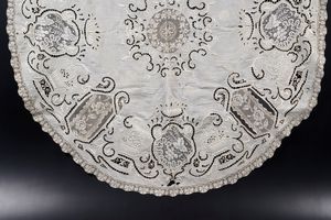 Due centrini rotondi.  - Asta  Arredi per la tavola - Associazione Nazionale - Case d'Asta italiane