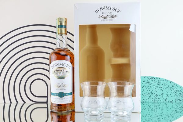 Bowmore  - Asta Spring Spirits - Whisky, Rum & More - Associazione Nazionale - Case d'Asta italiane