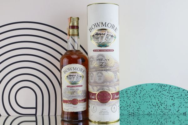 Bowmore  - Asta Spring Spirits - Whisky, Rum & More - Associazione Nazionale - Case d'Asta italiane