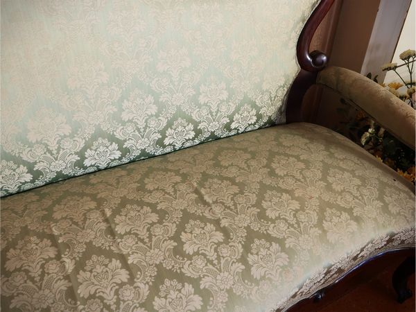 Divano in mogano  - Asta Un'antica dimora marchigiana: Arredi antichi e Arte contemporanea - Associazione Nazionale - Case d'Asta italiane