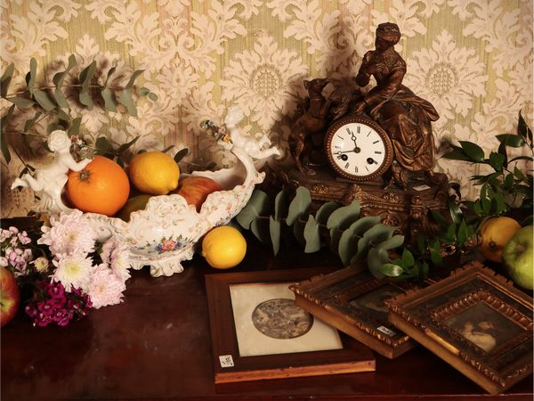 Curiosit decorative d'epoca  - Asta Un'antica dimora marchigiana: Arredi antichi e Arte contemporanea - Associazione Nazionale - Case d'Asta italiane