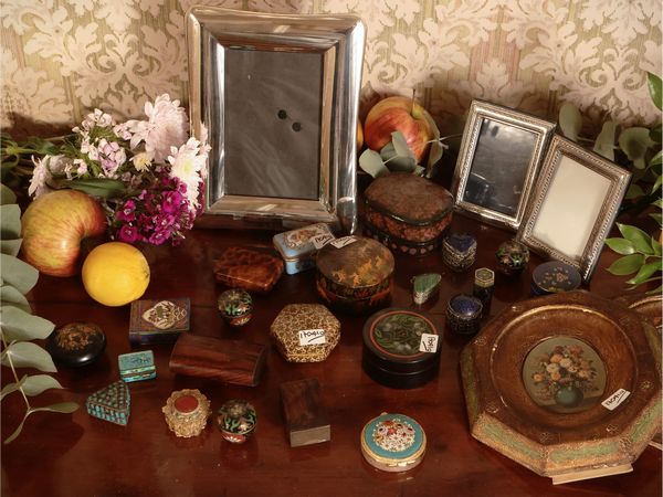 Lotto di curiosit  - Asta Un'antica dimora marchigiana: Arredi antichi e Arte contemporanea - Associazione Nazionale - Case d'Asta italiane