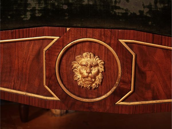 Coppia di poltrone in noce e impiallacciate in piuma di noce  - Asta Un'antica dimora marchigiana: Arredi antichi e Arte contemporanea - Associazione Nazionale - Case d'Asta italiane