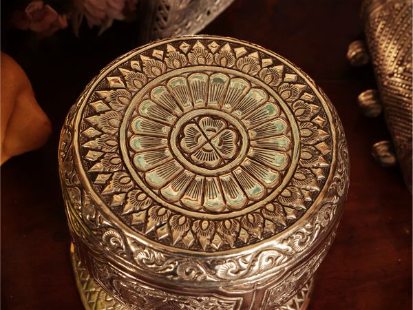 Accessori decorativi in argento  - Asta Un'antica dimora marchigiana: Arredi antichi e Arte contemporanea - Associazione Nazionale - Case d'Asta italiane