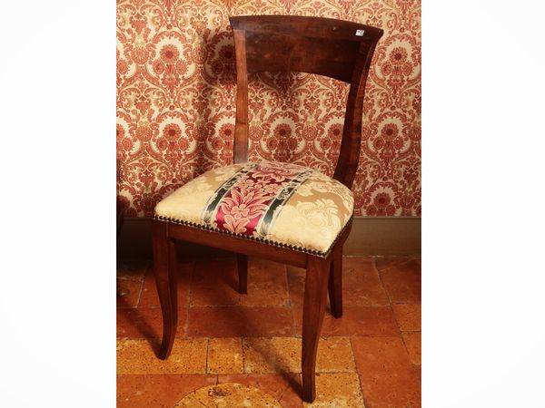 Serie di sei sedie in noce e ciliegio  - Asta Un'antica dimora marchigiana: Arredi antichi e Arte contemporanea - Associazione Nazionale - Case d'Asta italiane