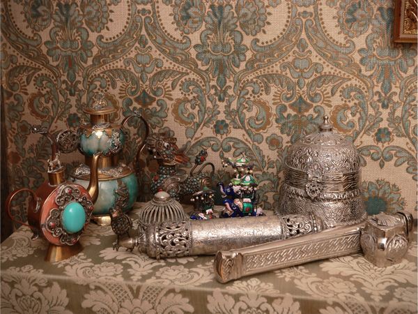 Grande miscellanea di curiosit� orientali  - Asta Un'antica dimora marchigiana: Arredi antichi e Arte contemporanea - Associazione Nazionale - Case d'Asta italiane