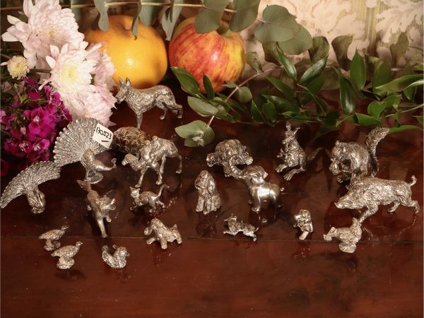 Collezione di piccoli animali in argento  - Asta Un'antica dimora marchigiana: Arredi antichi e Arte contemporanea - Associazione Nazionale - Case d'Asta italiane