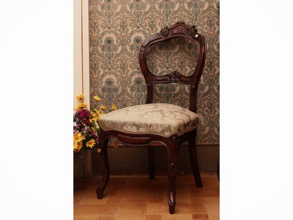 Serie di sei sedie in noce  - Asta Un'antica dimora marchigiana: Arredi antichi e Arte contemporanea - Associazione Nazionale - Case d'Asta italiane