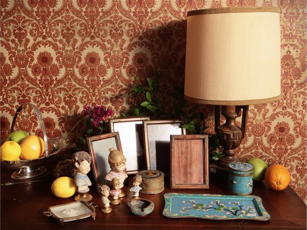 Lotto di curiosit d'epoca  - Asta Un'antica dimora marchigiana: Arredi antichi e Arte contemporanea - Associazione Nazionale - Case d'Asta italiane