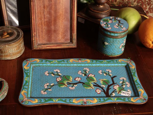 Lotto di curiosit d'epoca  - Asta Un'antica dimora marchigiana: Arredi antichi e Arte contemporanea - Associazione Nazionale - Case d'Asta italiane