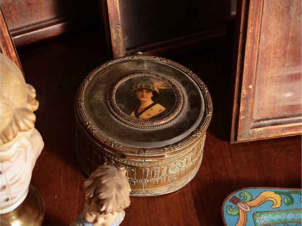 Lotto di curiosit d'epoca  - Asta Un'antica dimora marchigiana: Arredi antichi e Arte contemporanea - Associazione Nazionale - Case d'Asta italiane