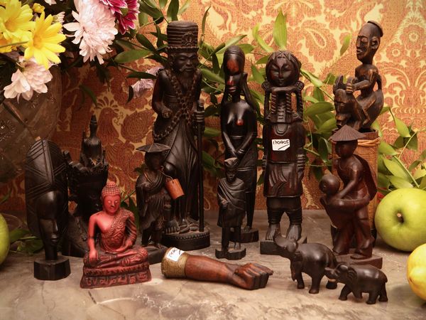 Miscellanea di figure orientali  - Asta Un'antica dimora marchigiana: Arredi antichi e Arte contemporanea - Associazione Nazionale - Case d'Asta italiane