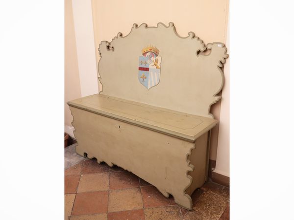 Panca da ingresso in legno laccato verde  - Asta Un'antica dimora marchigiana: Arredi antichi e Arte contemporanea - Associazione Nazionale - Case d'Asta italiane