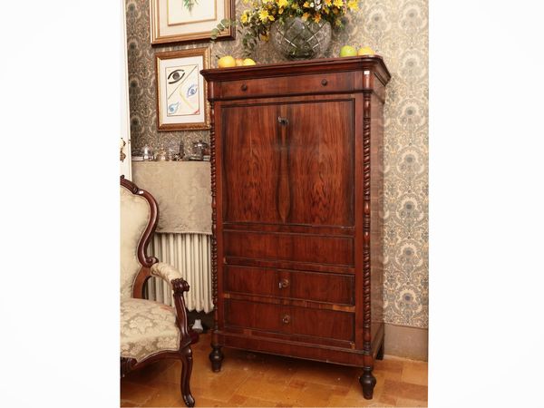 Secretaire impiallacciato in mogano e piuma di mogano  - Asta Un'antica dimora marchigiana: Arredi antichi e Arte contemporanea - Associazione Nazionale - Case d'Asta italiane