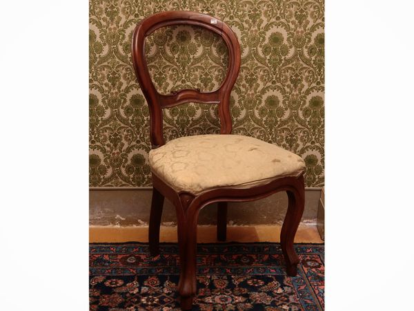 Serie di sei sedie in noce  - Asta Un'antica dimora marchigiana: Arredi antichi e Arte contemporanea - Associazione Nazionale - Case d'Asta italiane