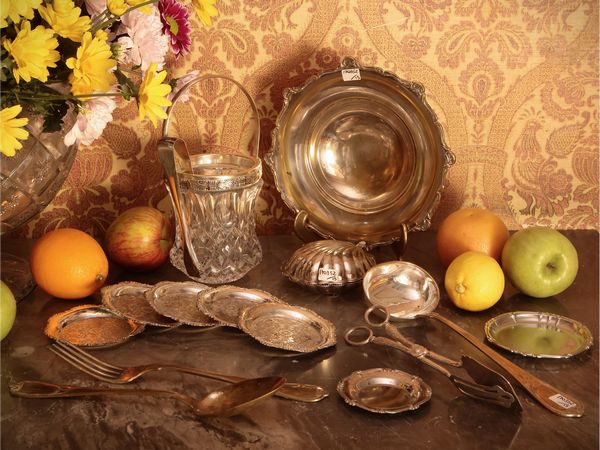 Accessori per la tavola in metallo argentato  - Asta Un'antica dimora marchigiana: Arredi antichi e Arte contemporanea - Associazione Nazionale - Case d'Asta italiane