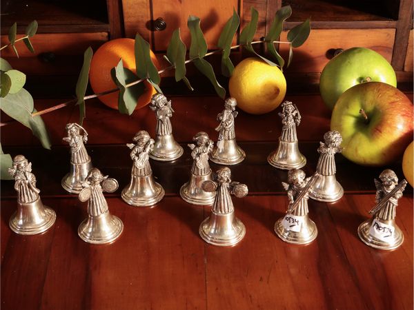 Serie di dodici segnaposto in argento  - Asta Un'antica dimora marchigiana: Arredi antichi e Arte contemporanea - Associazione Nazionale - Case d'Asta italiane