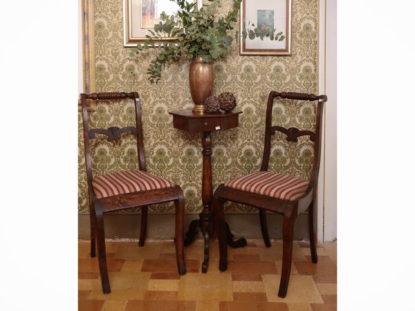Coppia di sedie in noce  - Asta Un'antica dimora marchigiana: Arredi antichi e Arte contemporanea - Associazione Nazionale - Case d'Asta italiane