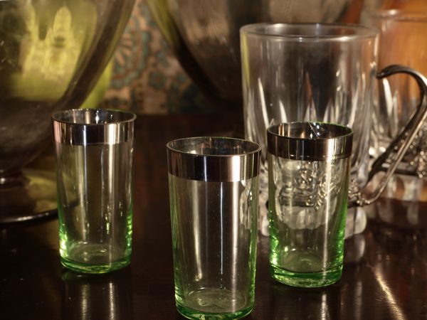 Assortimento di accessori da aperitivo  - Asta Un'antica dimora marchigiana: Arredi antichi e Arte contemporanea - Associazione Nazionale - Case d'Asta italiane