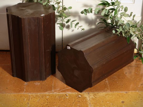 Coppia di basi per sculture in legno tenero  - Asta Un'antica dimora marchigiana: Arredi antichi e Arte contemporanea - Associazione Nazionale - Case d'Asta italiane